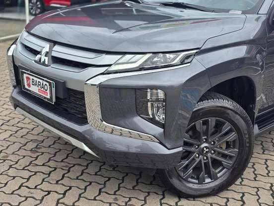 MITSUBISHI-TRITON-2.4 BITURBO DIESEL CD HPE 4X4 AUTOMÁTICO MITSUBISHI-TRITON-2024