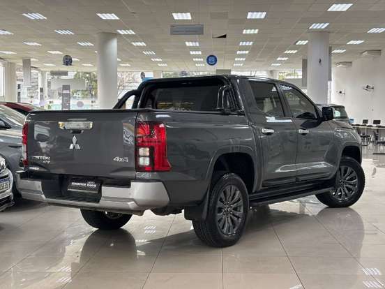 MITSUBISHI-TRITON-2025