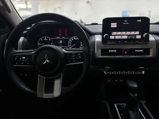 MITSUBISHI-TRITON-2025