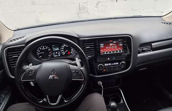 MITSUBISHI-OUTLANDER-2018