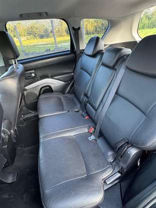 MITSUBISHI-OUTLANDER-2010