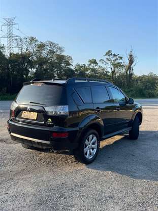 MITSUBISHI-OUTLANDER-2010