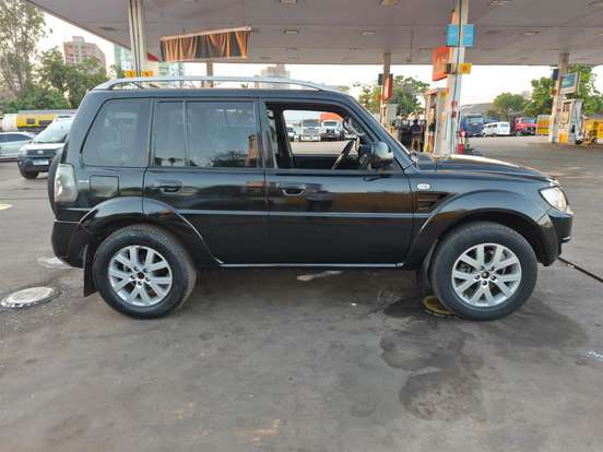 MITSUBISHI-PAJERO-2010