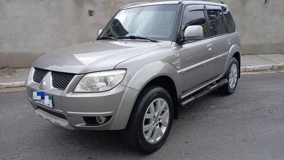 MITSUBISHI PAJERO TR4 2.0 4X2 16V 140CV FLEX 4P MANUAL