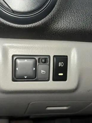NISSAN-LIVINA-2010