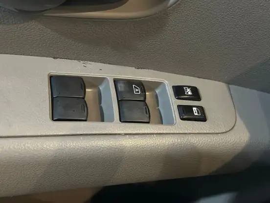 NISSAN-LIVINA-2010