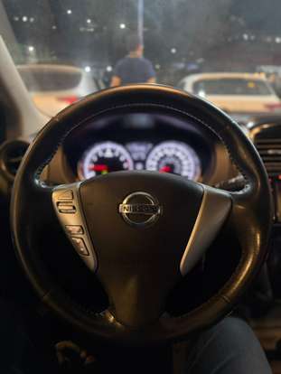 NISSAN-VERSA-2019