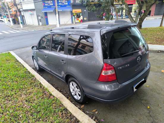 NISSAN-LIVINA-2013