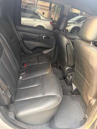 NISSAN-LIVINA-1.8 SL 16V FLEX 4P AUTOMÁTICO NISSAN-LIVINA-2012