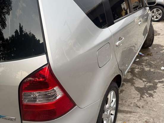 NISSAN-LIVINA-1.8 SL 16V FLEX 4P AUTOMÁTICO NISSAN-LIVINA-2012
