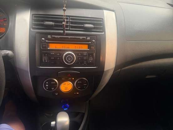 NISSAN-LIVINA-1.8 SL 16V FLEX 4P AUTOMÁTICO NISSAN-LIVINA-2012