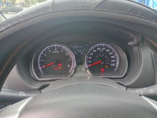 NISSAN-VERSA-2018
