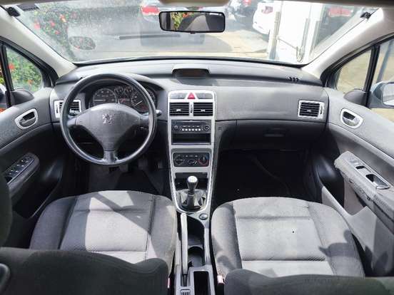 PEUGEOT-307-2010