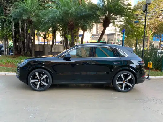 PORSCHE-CAYENNE-2024