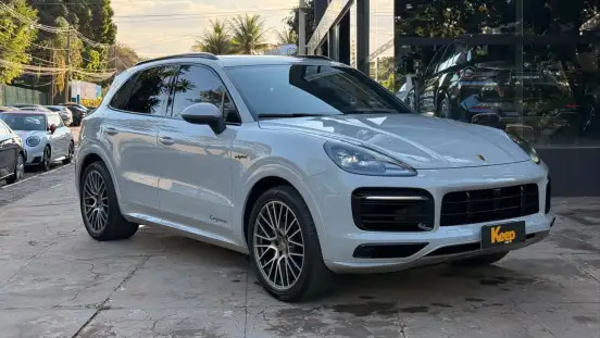 PORSCHE-CAYENNE-2022