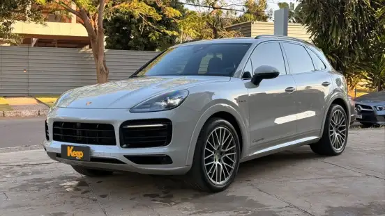 PORSCHE-CAYENNE-2022