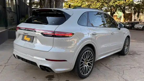 PORSCHE-CAYENNE-2022