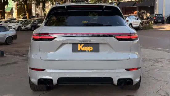 PORSCHE-CAYENNE-2022