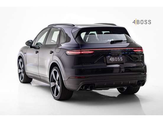 PORSCHE-CAYENNE-2022