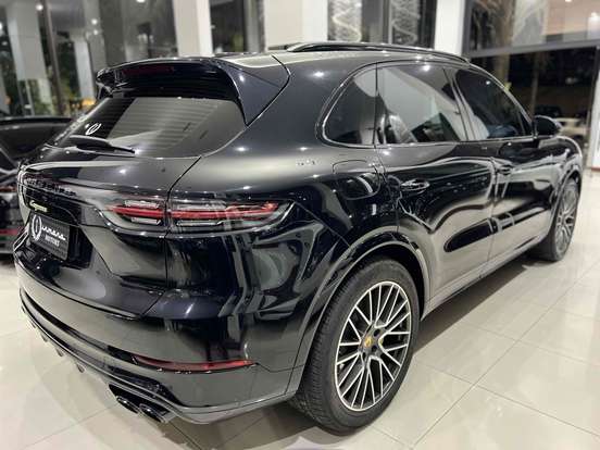 PORSCHE-CAYENNE-2020