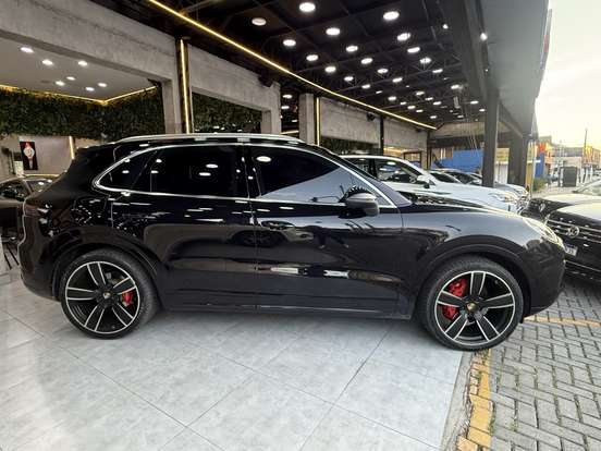 PORSCHE-CAYENNE-2018