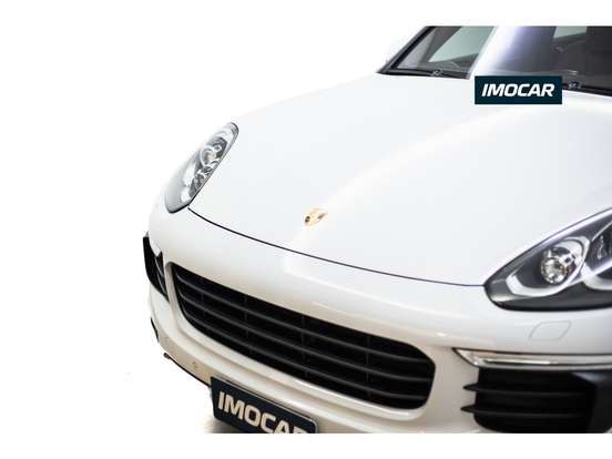 PORSCHE-CAYENNE-2016