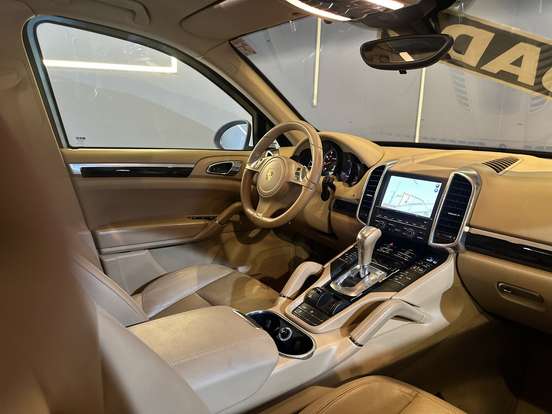 PORSCHE-CAYENNE-2013
