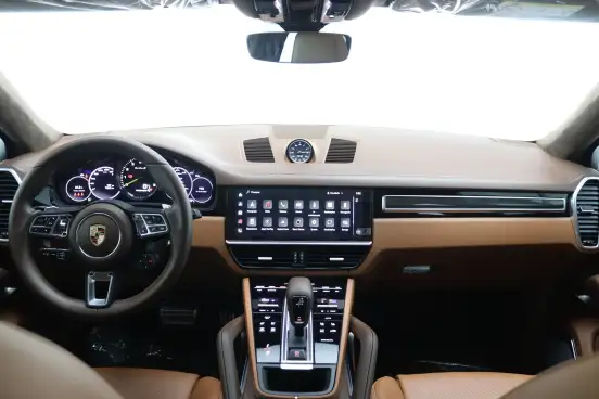 PORSCHE-CAYENNE-2023