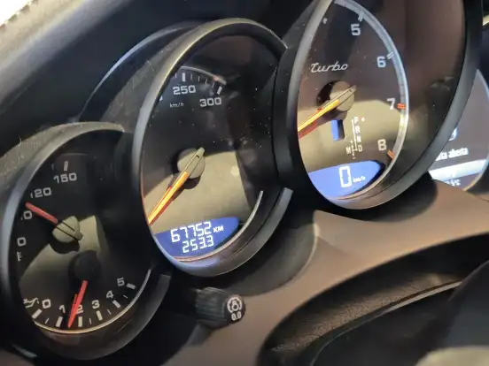 PORSCHE-CAYENNE-2015