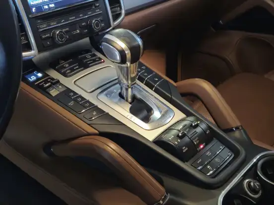 PORSCHE-CAYENNE-2015