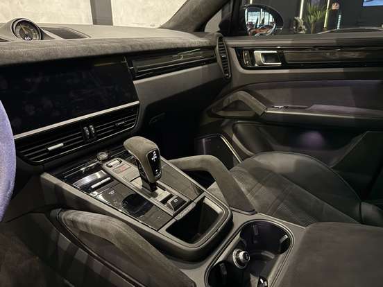 PORSCHE-CAYENNE-2022