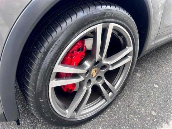 PORSCHE-CAYENNE-2011