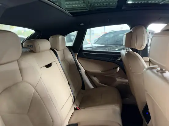 PORSCHE-MACAN-2021