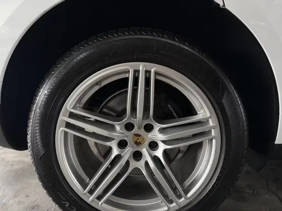 PORSCHE-MACAN-2021