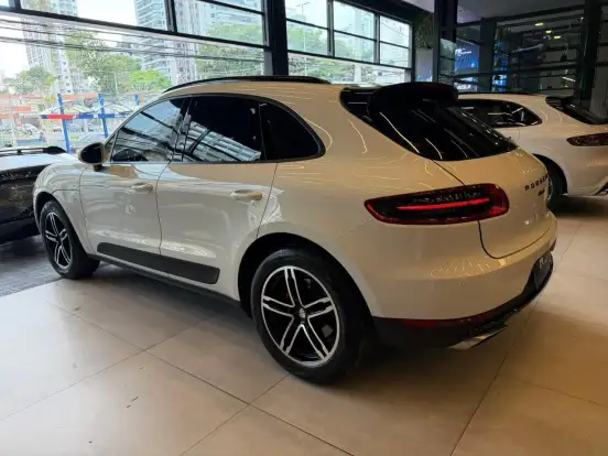 PORSCHE-MACAN-2018
