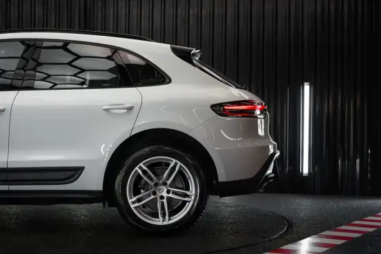 PORSCHE-MACAN-2025