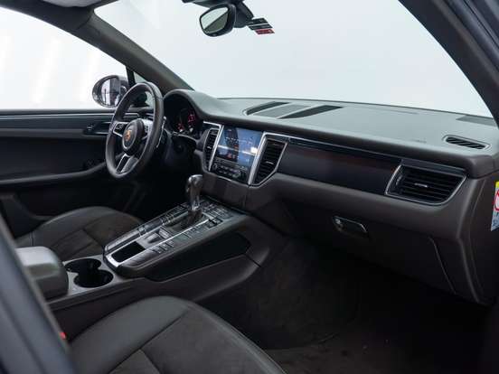 PORSCHE-MACAN-2018