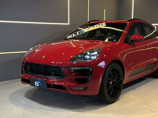 PORSCHE-MACAN-2016