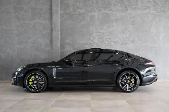 PORSCHE-PANAMERA-2023