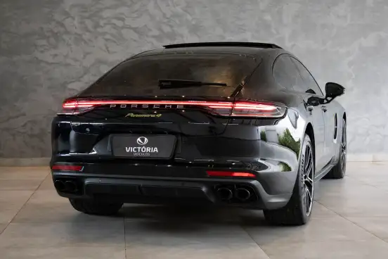 PORSCHE-PANAMERA-2023