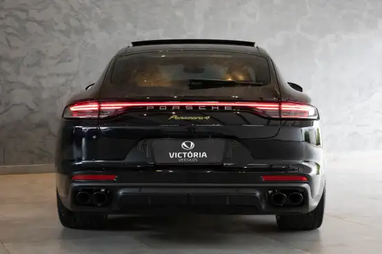 PORSCHE-PANAMERA-2023