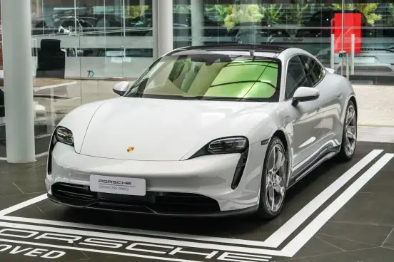 PORSCHE-TAYCAN-2022