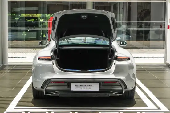 PORSCHE-TAYCAN-2022