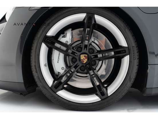 PORSCHE-TAYCAN-2023