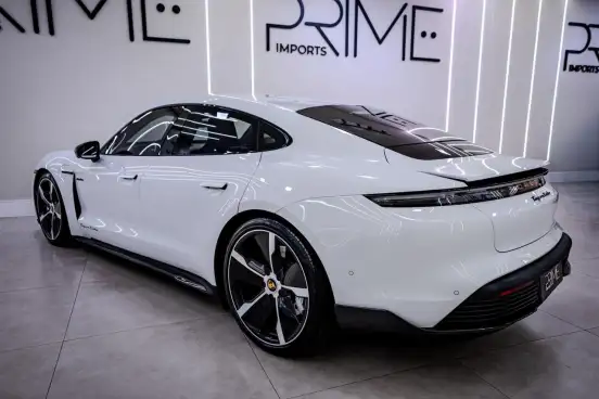 PORSCHE-TAYCAN-2022