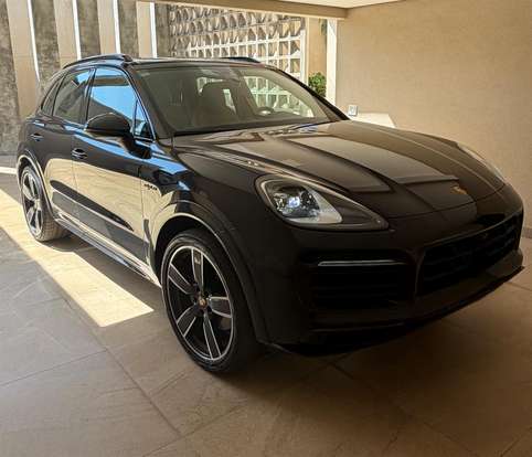 PORSCHE-CAYENNE-2023