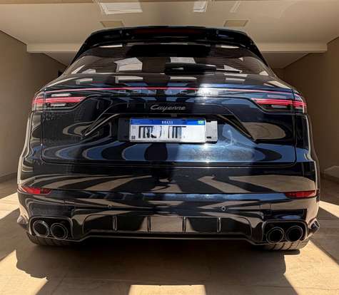 PORSCHE-CAYENNE-2023