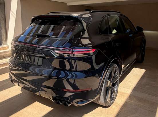 PORSCHE-CAYENNE-2023