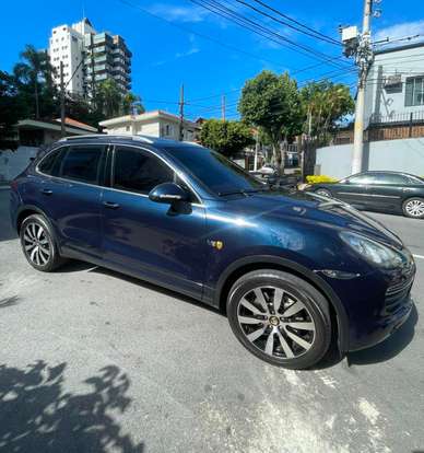 PORSCHE-CAYENNE-2011