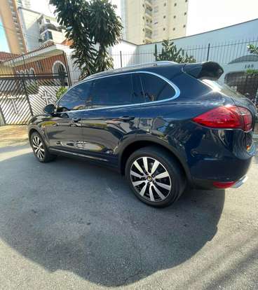 PORSCHE-CAYENNE-2011